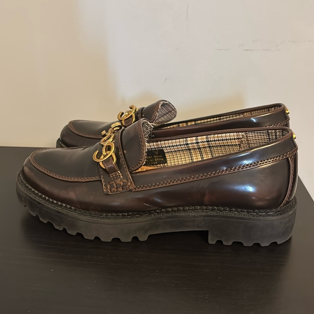 Women’s maroon Loafers with Gold Chain Detail